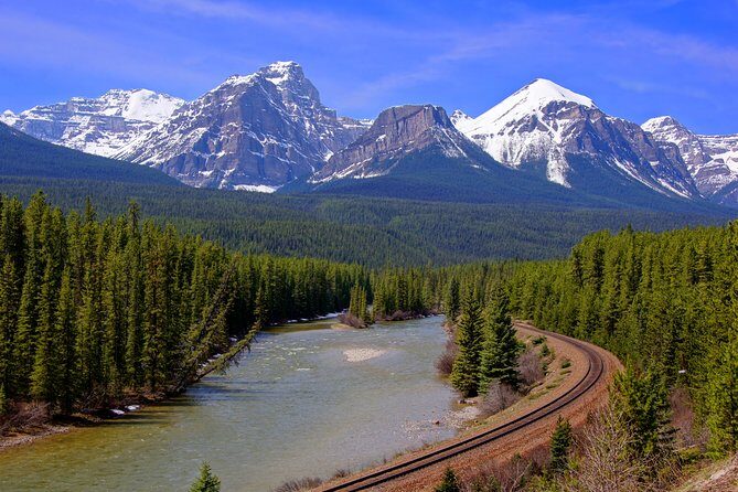 7-Day Small Group Tour: Canadian Rockies and National Parks - The small-group guide factor (and why it matters)