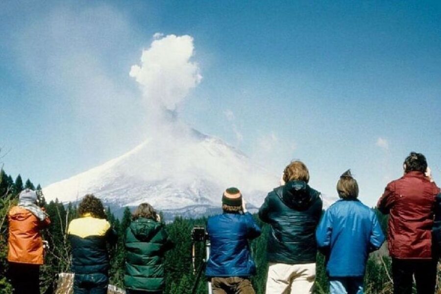From Seattle: Mt Saint Helen Tour - Coldwater Ridge Visitor Center: guided context before you reach the observatory