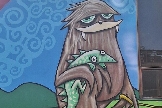 Henry Art Tours-Come See the Fun Side of Seattle Art/Pubs/History - Queen Anne for the Big Views and Bigger Walls