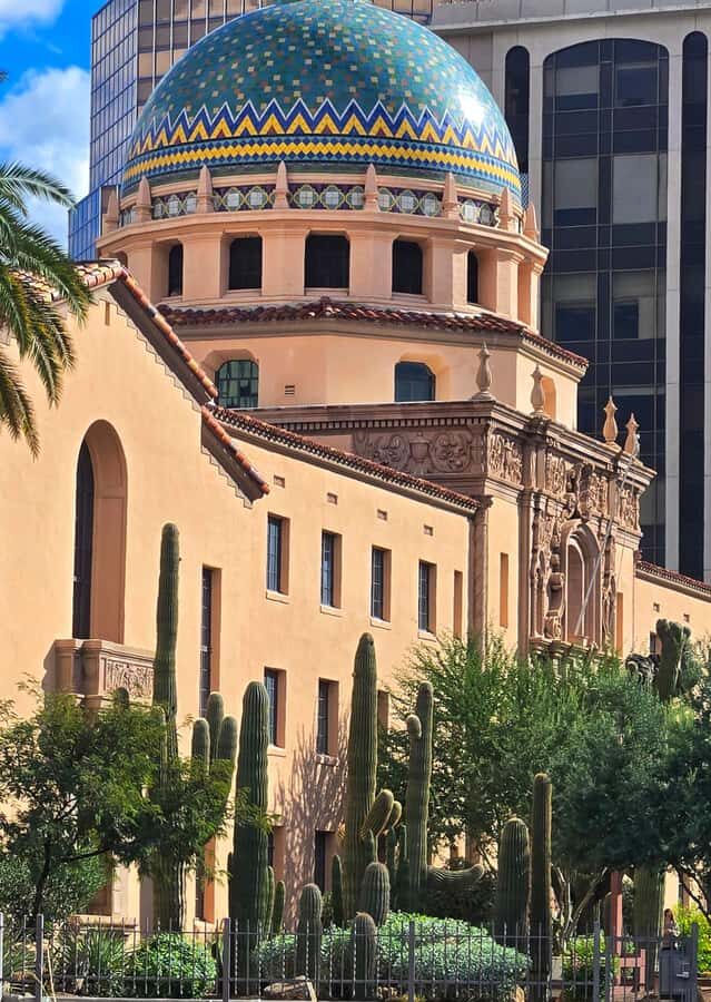 Historic Tucson Walking Tour - Mural hunting in Tucson’s 1000+ custom mural buildings