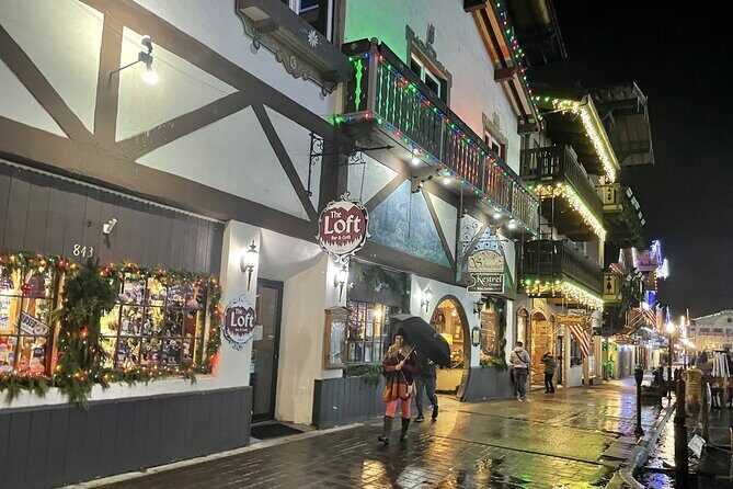 Leavenworth Christmas Lights Tour from Seattle - Gold Bar: Bigfoot watching, souvenir browsing, and a movie-related carving