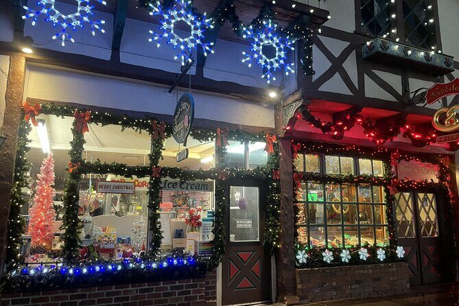 Leavenworth Christmas Lights Tour from Seattle - Stevens Pass (optional): for ski and snowboard fans if timing allows