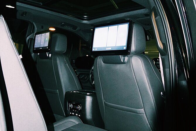 Seattle Arrival Chauffeur Driven Transport by Executive SUV - What you actually get: executive SUV comfort and real support