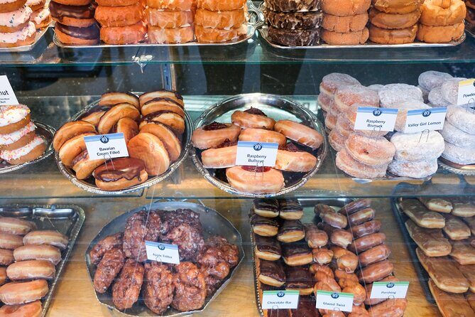 Seattle Holiday Donut Adventure & Walking Food Tour - Stop 5: Pike Place Market Hot Chocolate and a Classic Seattle Pause