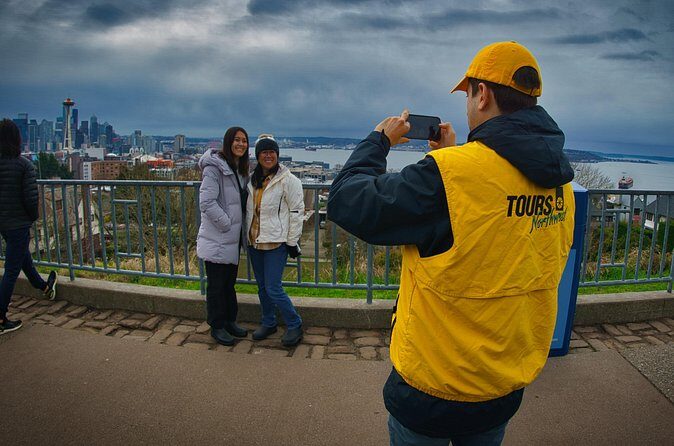 Seattle Land and Sea Tour Experience - West Seattle and Alki Beach: the skyline across Puget Sound
