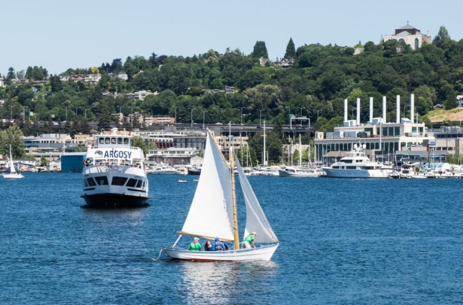Seattle: Locks Cruise with Live Narration - Floating homes and Fishermen’s Terminal: the story of “who lives here”
