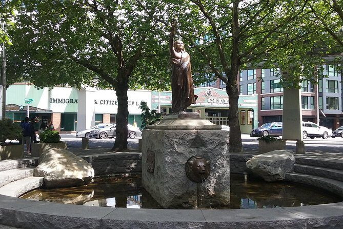 Seattle Private Tour for 2-5 - Waterfront and the Waterfront Magic: Locks, Seals, and Harbor Views