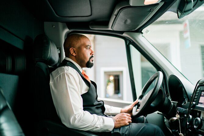 Seattle Roundtrip Chauffeur Driven Airport Transfer - Quick hits before you book
