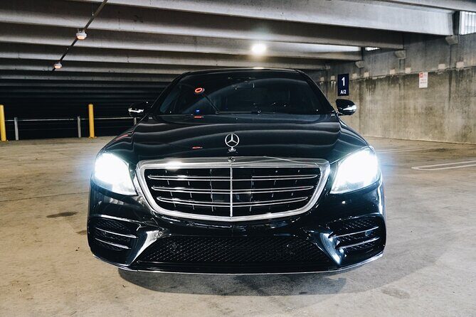 Seattle Roundtrip Chauffeur Driven Airport Transfer - Inside the late-model, air-conditioned ride