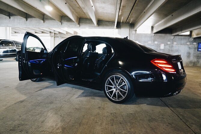 Seattle Roundtrip Chauffeur Driven Airport Transfer - Door-to-door drop-off: what “private” really means