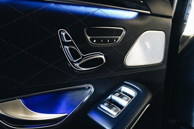 Seattle Roundtrip Chauffeur Driven Airport Transfer - Group discounts and private-only comfort