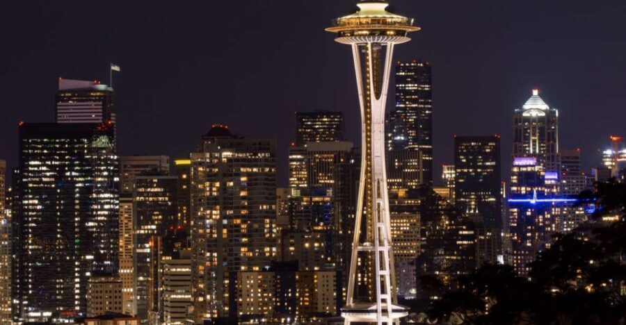 Seattle: Scenic Night Tour with Space Needle & Skywheel - Space Needle observation deck: 360 degrees and the iconic Seattle feel