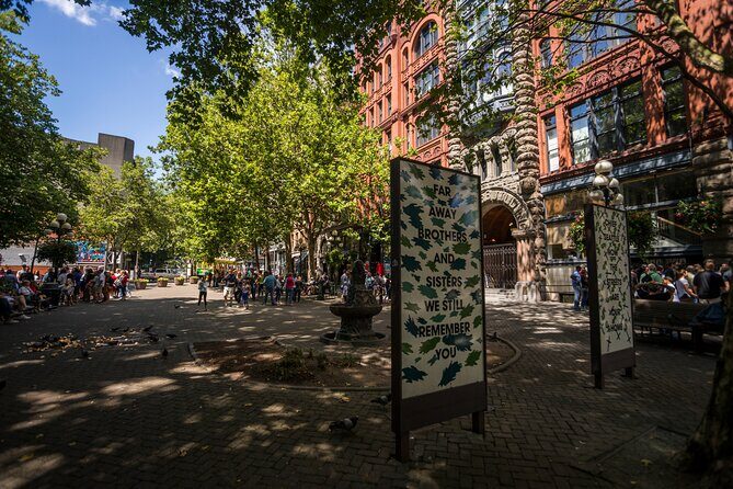 Seattle Scenic Panoramic Tour - University-area campus stop: a breather before the waterfront