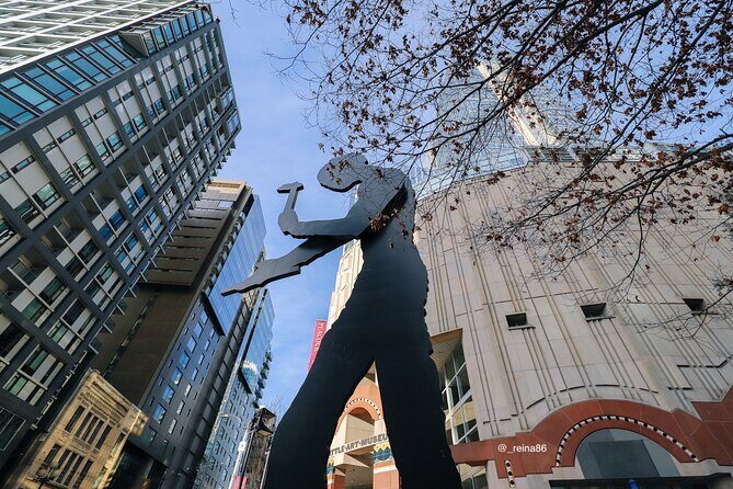 Seattle Sightseeing Scenic Guided Tour and Hop On Hop Off Pass - Seattle Art Museum, Hammering Man, and Harbor Steps: a great photo and culture pause