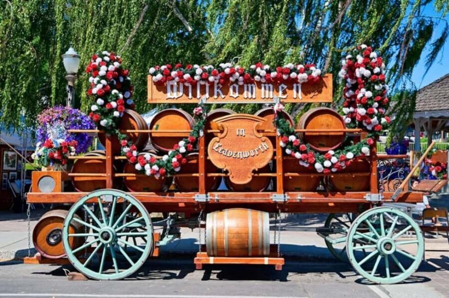 Seattle: Snoqualmie Falls and Leavenworth Day Trip - The Drive Between Stops: Scenic Views Plus a Guided Cushion