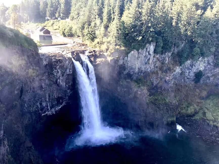 Seattle: Snoqualmie Falls and Leavenworth Day Trip - Leavenworth German Village: 3 Hours to Eat, Shop, and Enjoy the Seasons