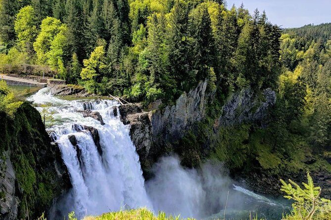 Seattle Wine and Waterfall Luxury Small-Group Day Tour with Lunch - Pickup in a Mercedes van: easy start, controlled pace